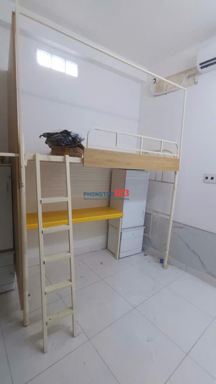 Ký Túc Xá Miniduplex bàn học to Xóm Chiếu ĐH Nguyễn Tất Thành - ĐH Luật - UFM từ 1tr6