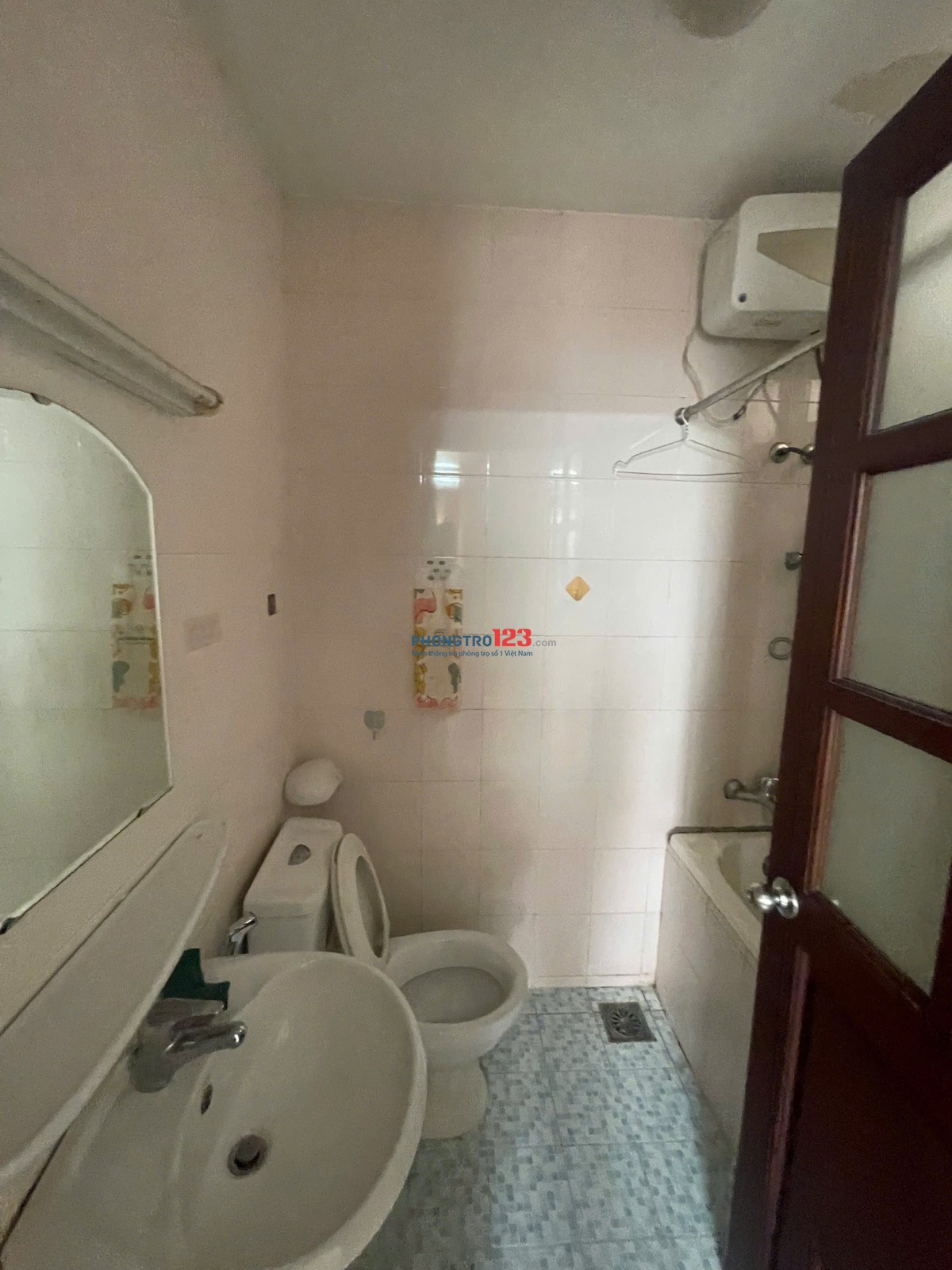 Căn hộ Cao ốc Lương Định Của, 2PN, 84m2 cho thuê 12tr