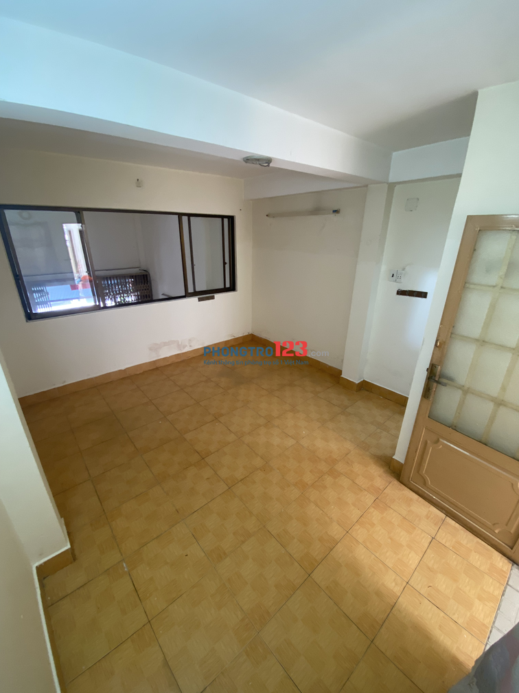 Phòng trọ 22m2 sạch đẹp tiện nghi mặt tiền đường Cao Văn Lầu, Quận 6