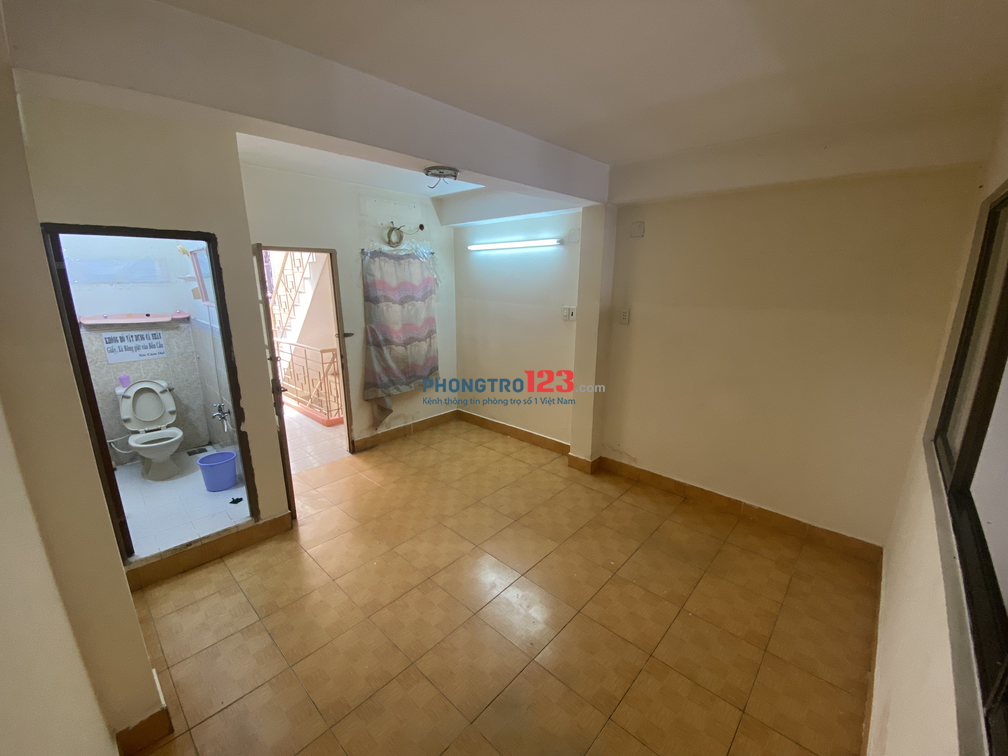 Phòng trọ 22m2 sạch đẹp tiện nghi mặt tiền đường Cao Văn Lầu, Quận 6