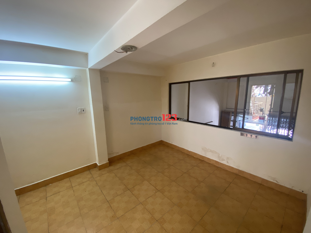 Phòng trọ 22m2 sạch đẹp tiện nghi mặt tiền đường Cao Văn Lầu, Quận 6