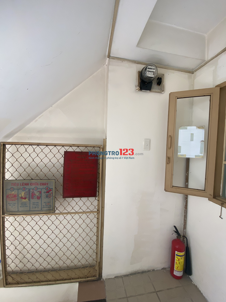 Phòng trọ 22m2 sạch đẹp tiện nghi mặt tiền đường Cao Văn Lầu, Quận 6