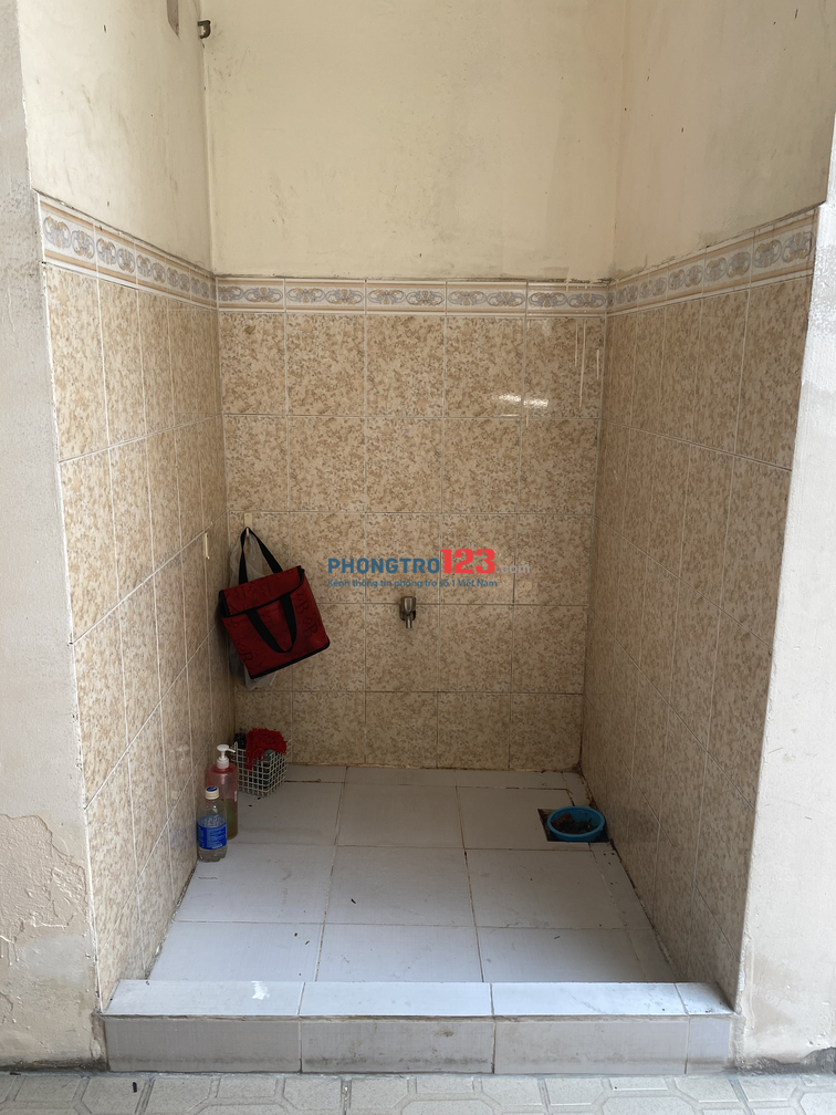 Phòng trọ 22m2 sạch đẹp tiện nghi mặt tiền đường Cao Văn Lầu, Quận 6