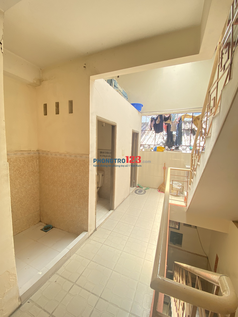 Phòng trọ 22m2 sạch đẹp tiện nghi mặt tiền đường Cao Văn Lầu, Quận 6