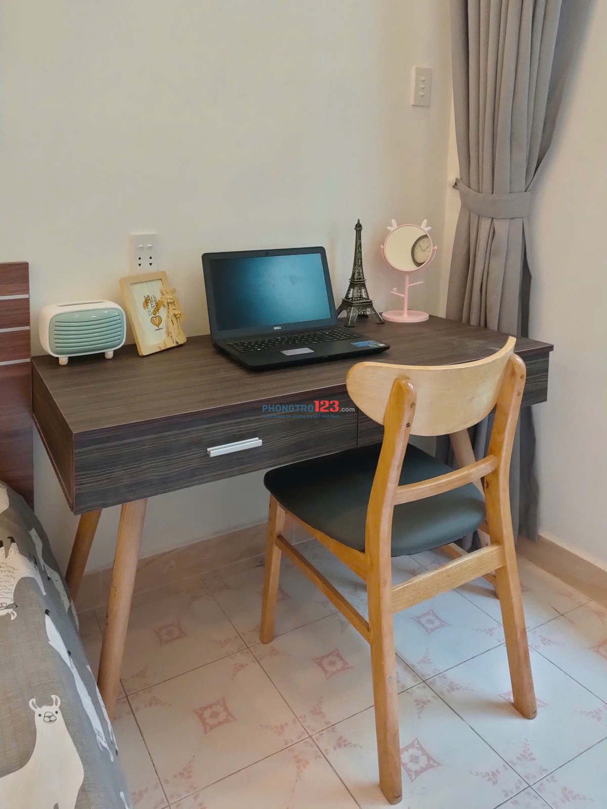 CHO THUÊ PHÒNG TRỌ SIÊU RỘNG 30M2 BAN CÔNG NGAY CHỢ BÀN CỜ, VƯỜN CHUỐI, VÒNG XOAY DÂN CHỦ,BV DA LIỄU