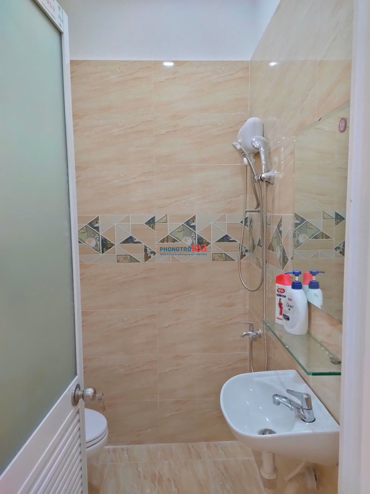 CHO THUÊ PHÒNG TRỌ SIÊU RỘNG 30M2 BAN CÔNG NGAY CHỢ BÀN CỜ, VƯỜN CHUỐI, VÒNG XOAY DÂN CHỦ,BV DA LIỄU