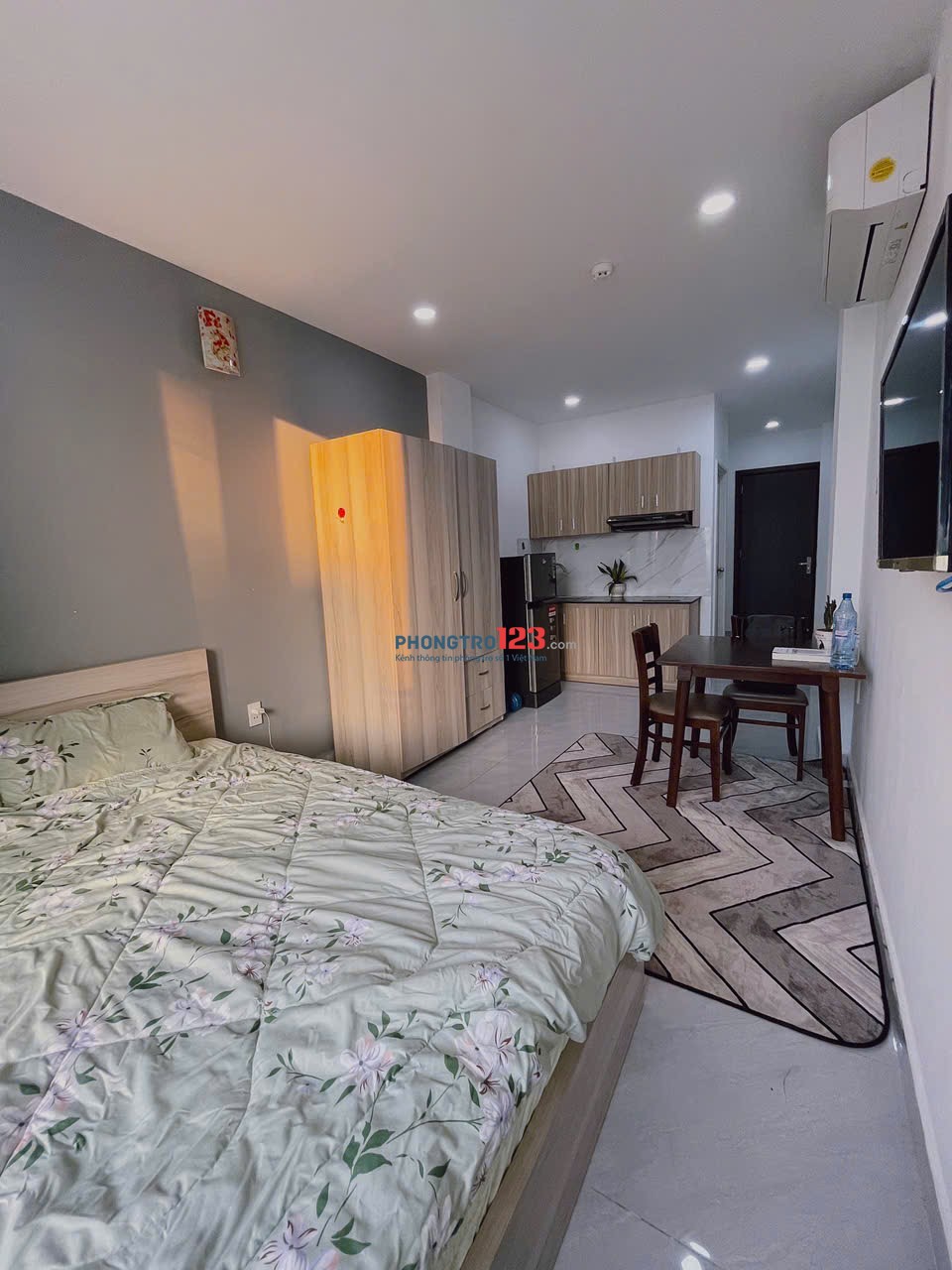 Studio mới, full nội thất – có ban công thoáng mát, thang máy, nuôi pet