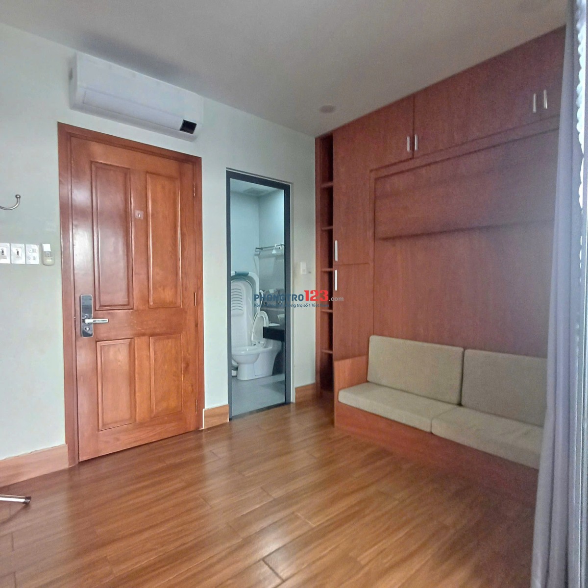 Căn Hộ 1PN Tách Bếp , Ban Công 40m2. Có Dọn Phòng, Thang Máy, Máy Giặt Riêng, Nơ Trang Long