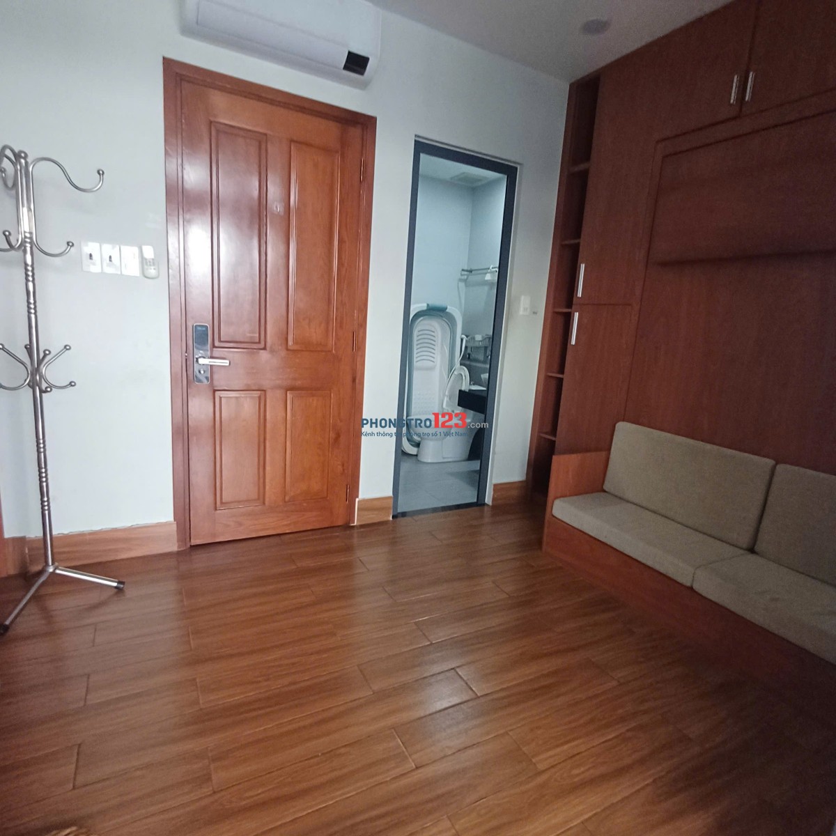 Căn Hộ 1PN Tách Bếp , Ban Công 40m2. Có Dọn Phòng, Thang Máy, Máy Giặt Riêng, Nơ Trang Long