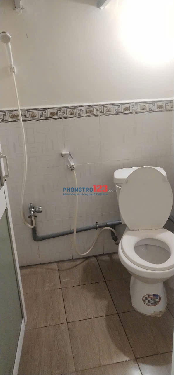 Phòng máy lạnh có gác 2,6 triệu. Có Hỗ trợ cọc. Đường Số 6. P4. Q8
