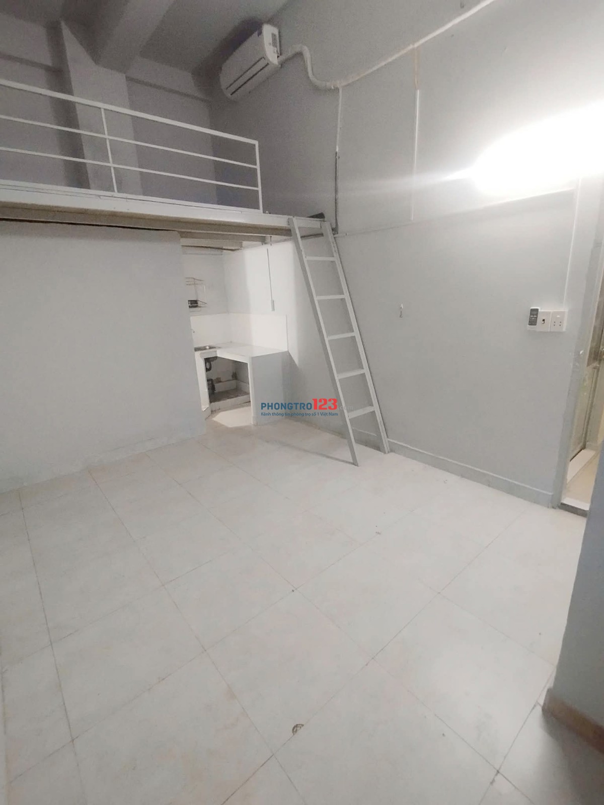 Phòng máy lạnh có gác 2,6 triệu. Có Hỗ trợ cọc. Đường Số 6. P4. Q8