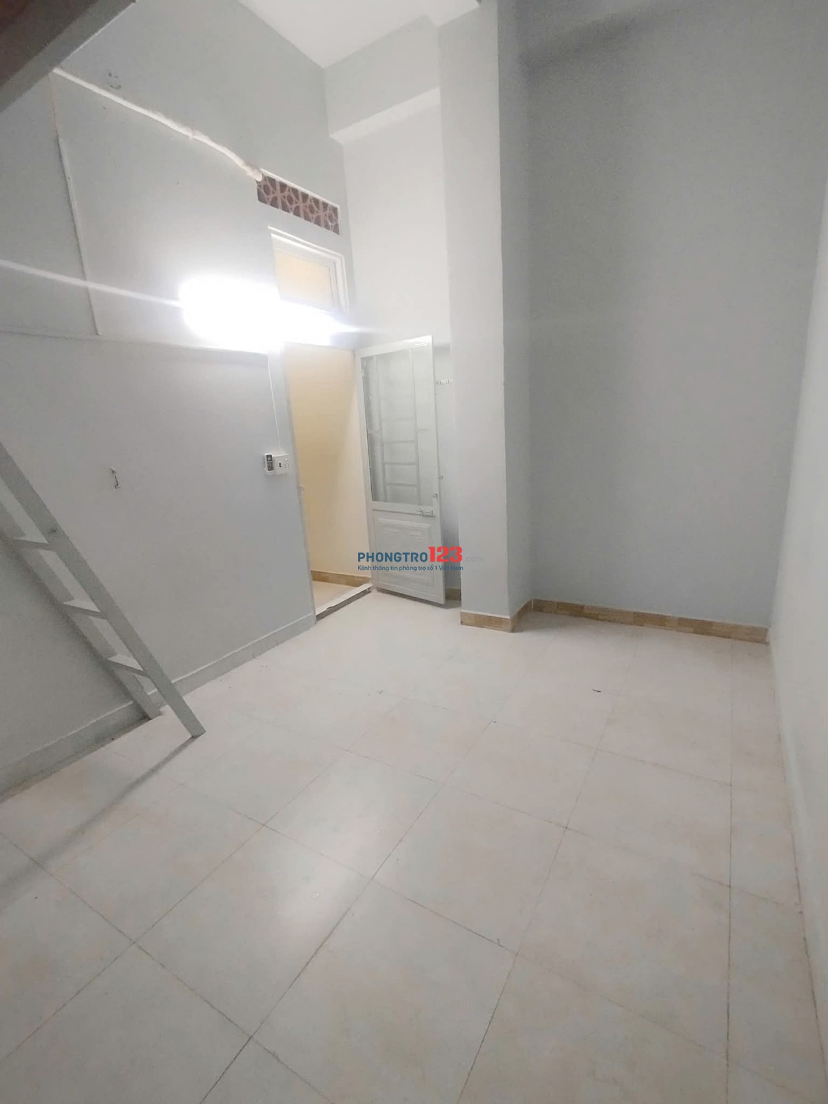 Phòng máy lạnh có gác 2,6 triệu. Có Hỗ trợ cọc. Đường Số 6. P4. Q8