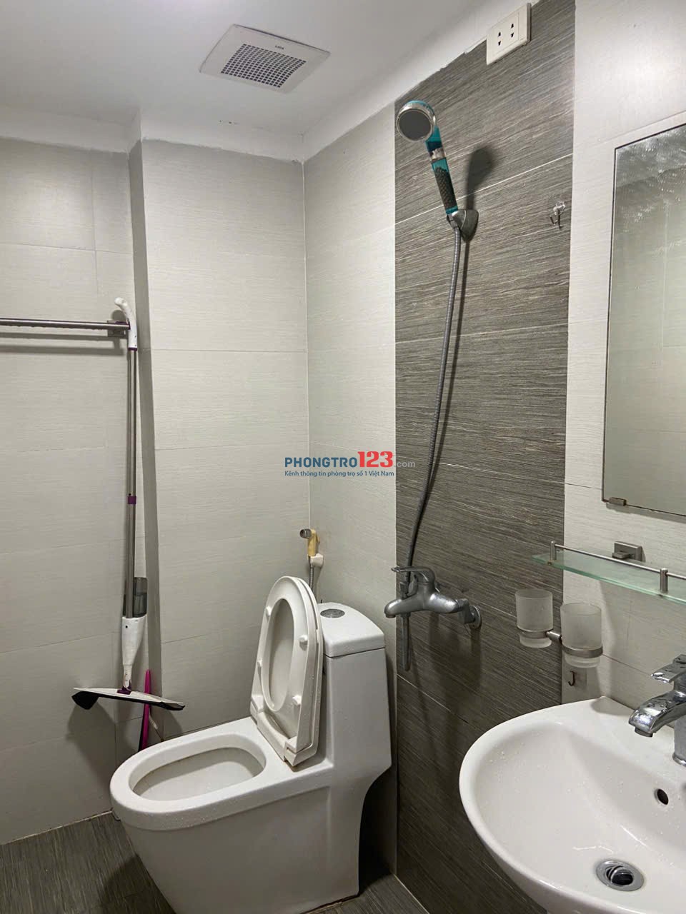 Cho thuê phòng tầng 5, 30m2, thang máy, mới, đủ đồ, thoáng, Nguyễn Khánh Toàn, Cầu Giấy.