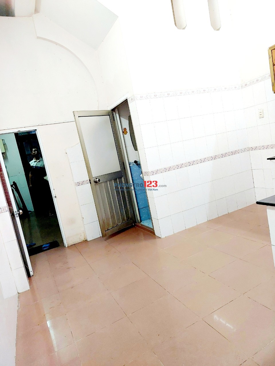 Cho Thuê Phòng Q10, rộng rãi thoải mái,.tầng trệt.fuff nội thất kệ bếp tolet riêng.3tr3