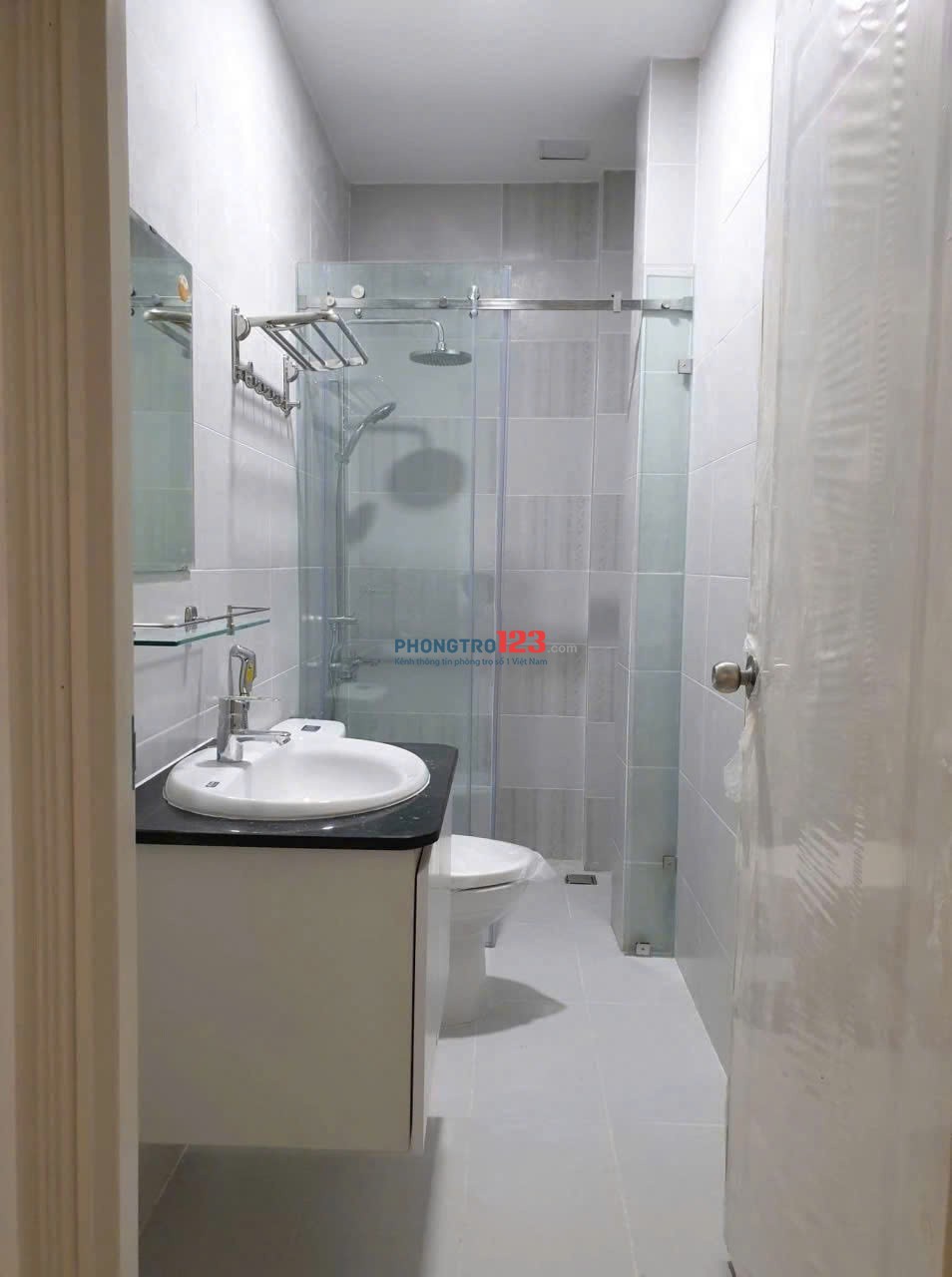 Nhà nguyên căn 4pn trần hữu trang gần hồ biểu chánh mai văn ngọc