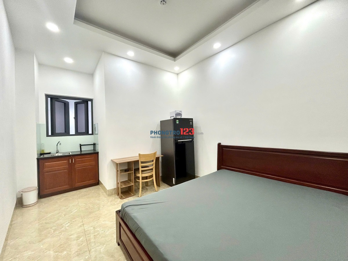 Căn Hộ Full Nội Thất - Thang Máy - Cửa Sổ - Khu Phan Xích Long - Ngã Tư Phú Nhuận