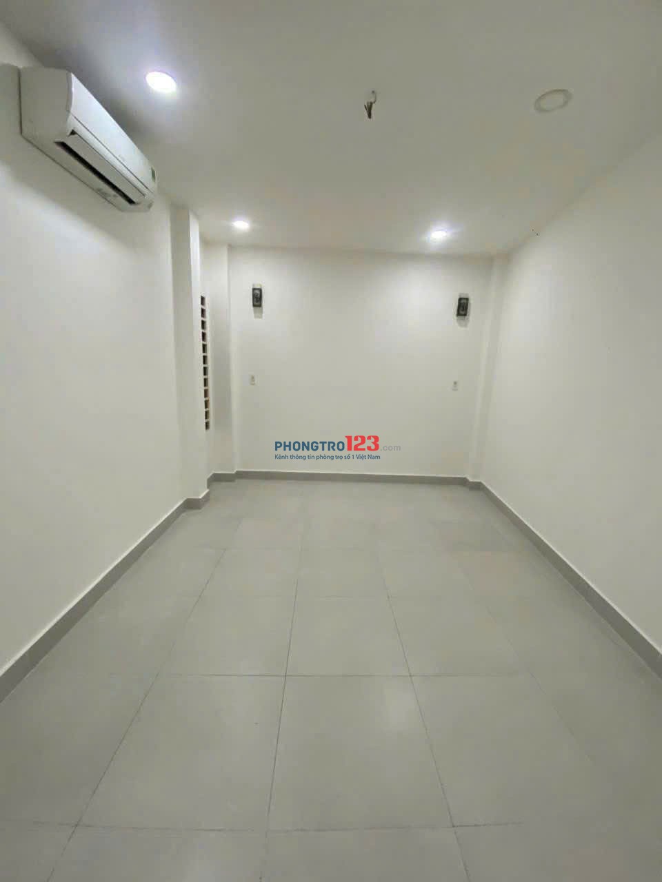 Nhà nguyên căn 4pn trần hữu trang gần hồ biểu chánh mai văn ngọc