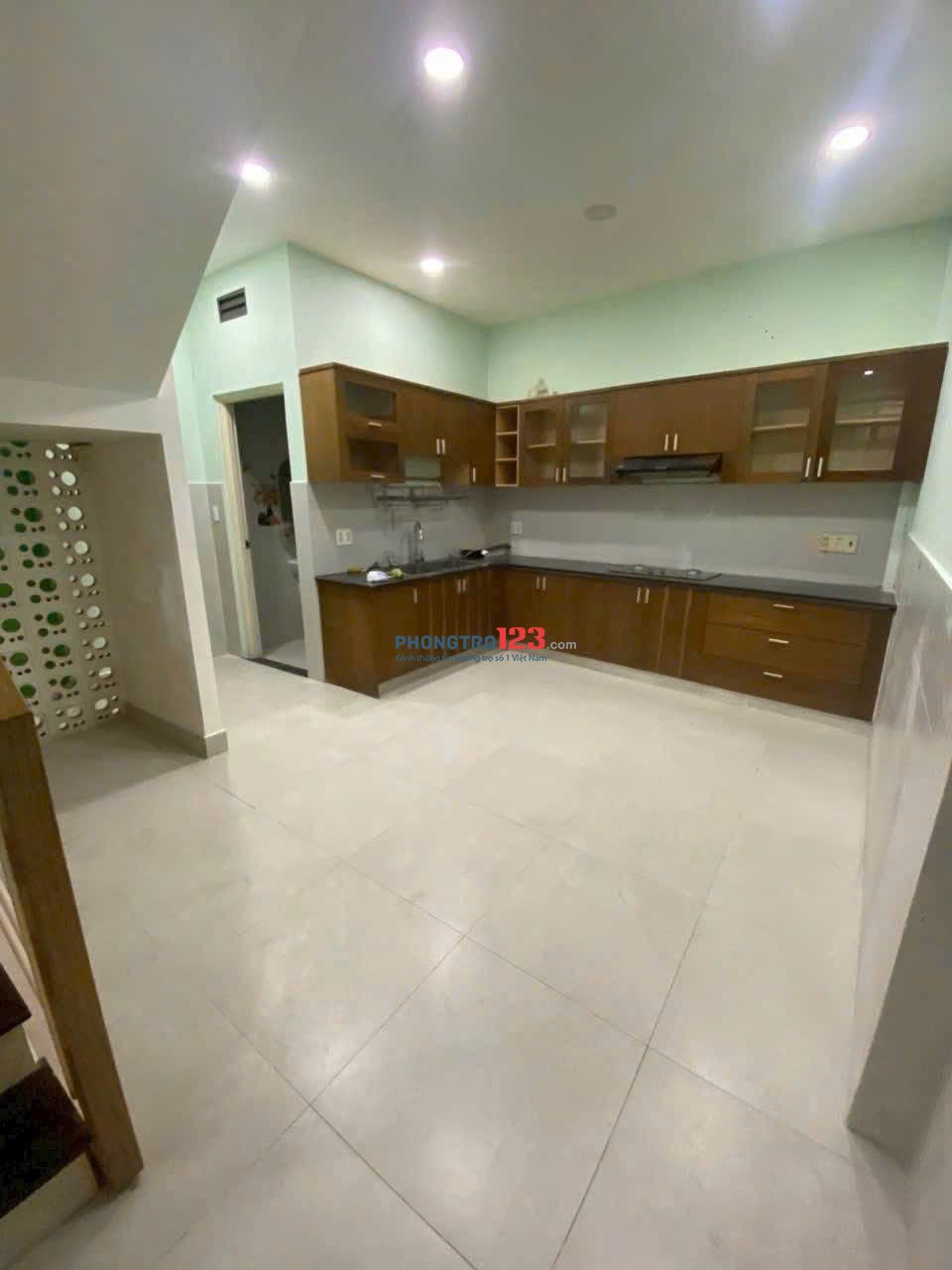 Nhà nguyên căn 4pn trần hữu trang gần hồ biểu chánh mai văn ngọc