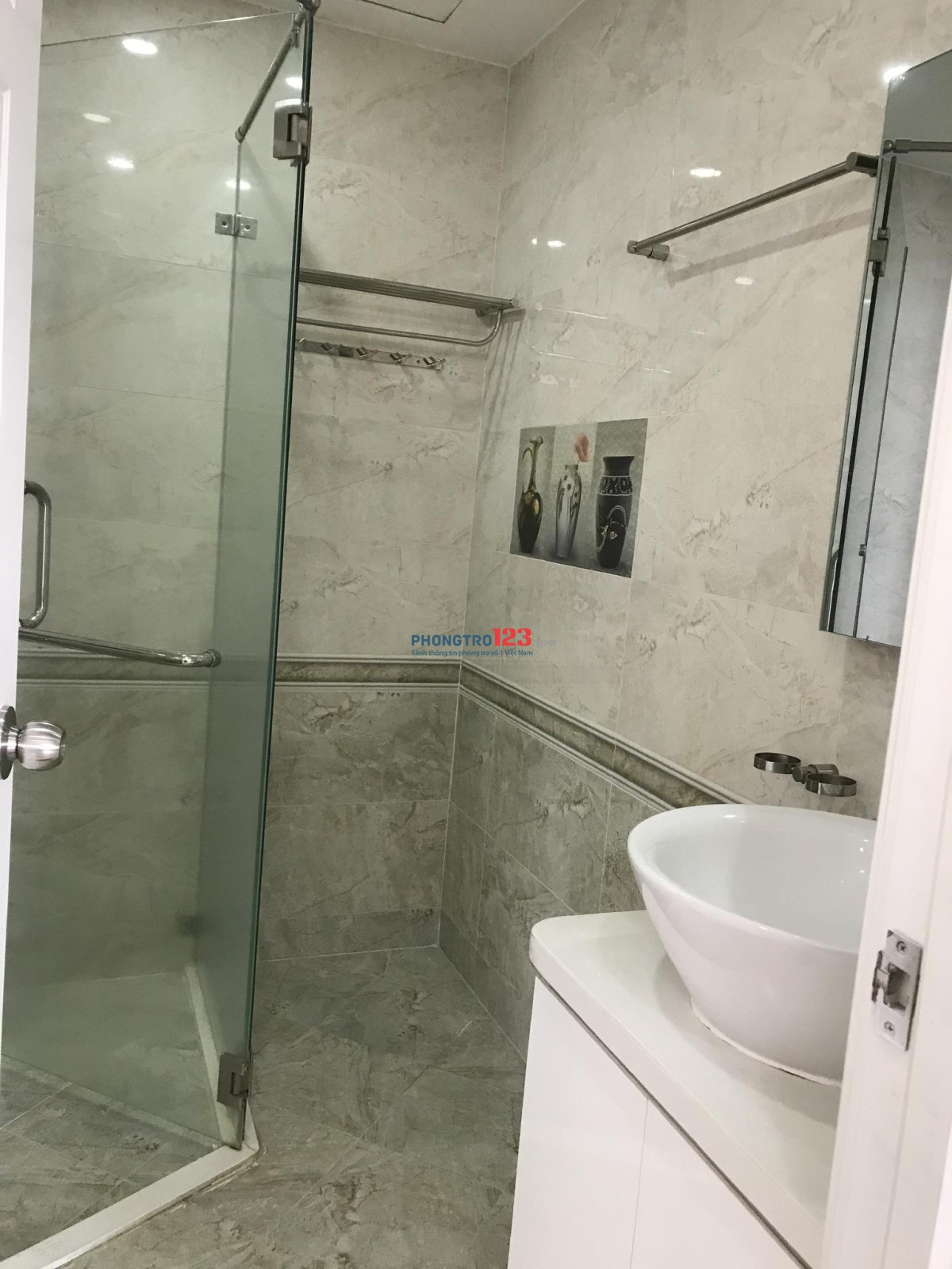 C/c Mỹ Vinh,Nguyễn T Minh Khai,Quận 3: 85m2, 2p ngủ, NTCb, 15tr/th