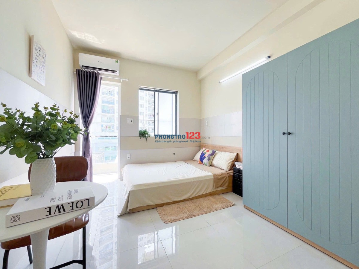 CHO THUÊ PHÒNG MỚI, BAN CÔNG, TÁCH BẾP GẦN NGAY NGÃ TƯ HÀNG XANH, 5p QUA HUTECH, GTVT