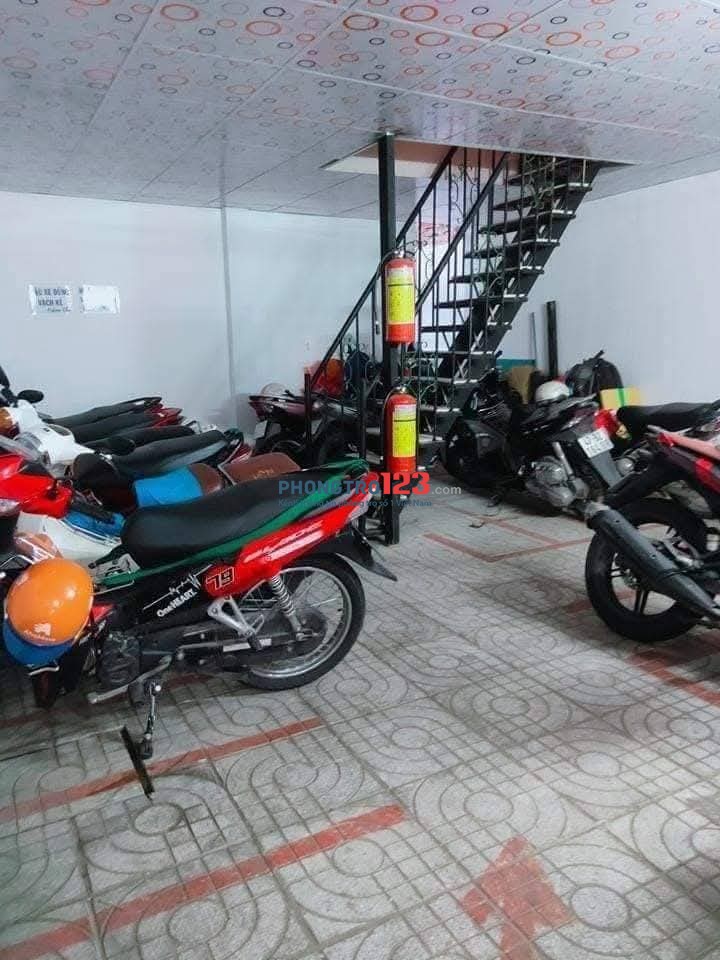 Phòng có tolet riêng, cửa sổ trời, giờ tự do chìa khoá riêng, có sân để xe trong nhà. Free 1xe