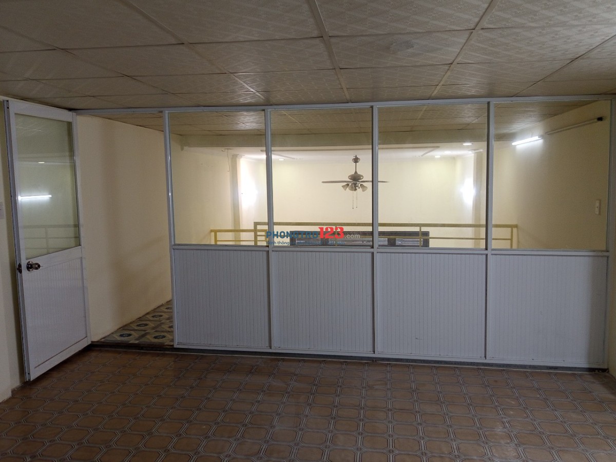 Nhà nguyên căn trong hẻm TCH36, Q.12, Dt 76m2, có gác. 2 PN + 2 máy lạnh, 2 toilet, 1 máy giặt.