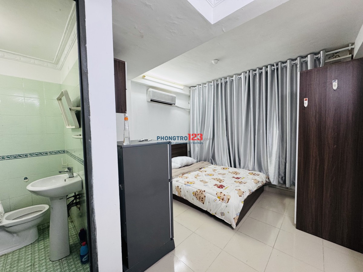 Còn phòng 15m2 đầy đủ nội thất chính chủ ngay vòng xoay nguyễn Bỉnh khiêm