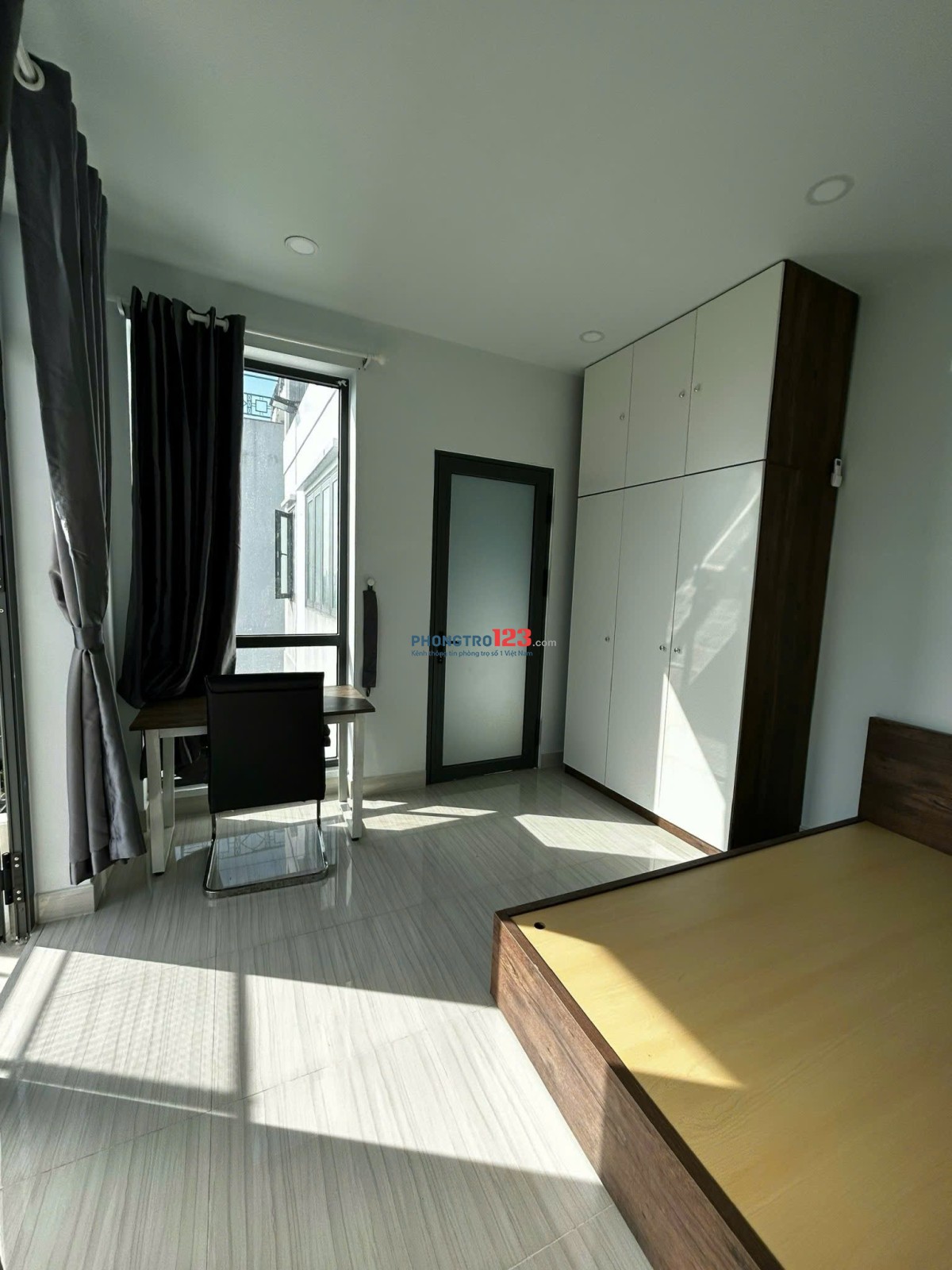 Căn hộ Full nội thất cửa sổ ban công thoáng mát gần Sân bay , Khu công nghiệ Tân Bình