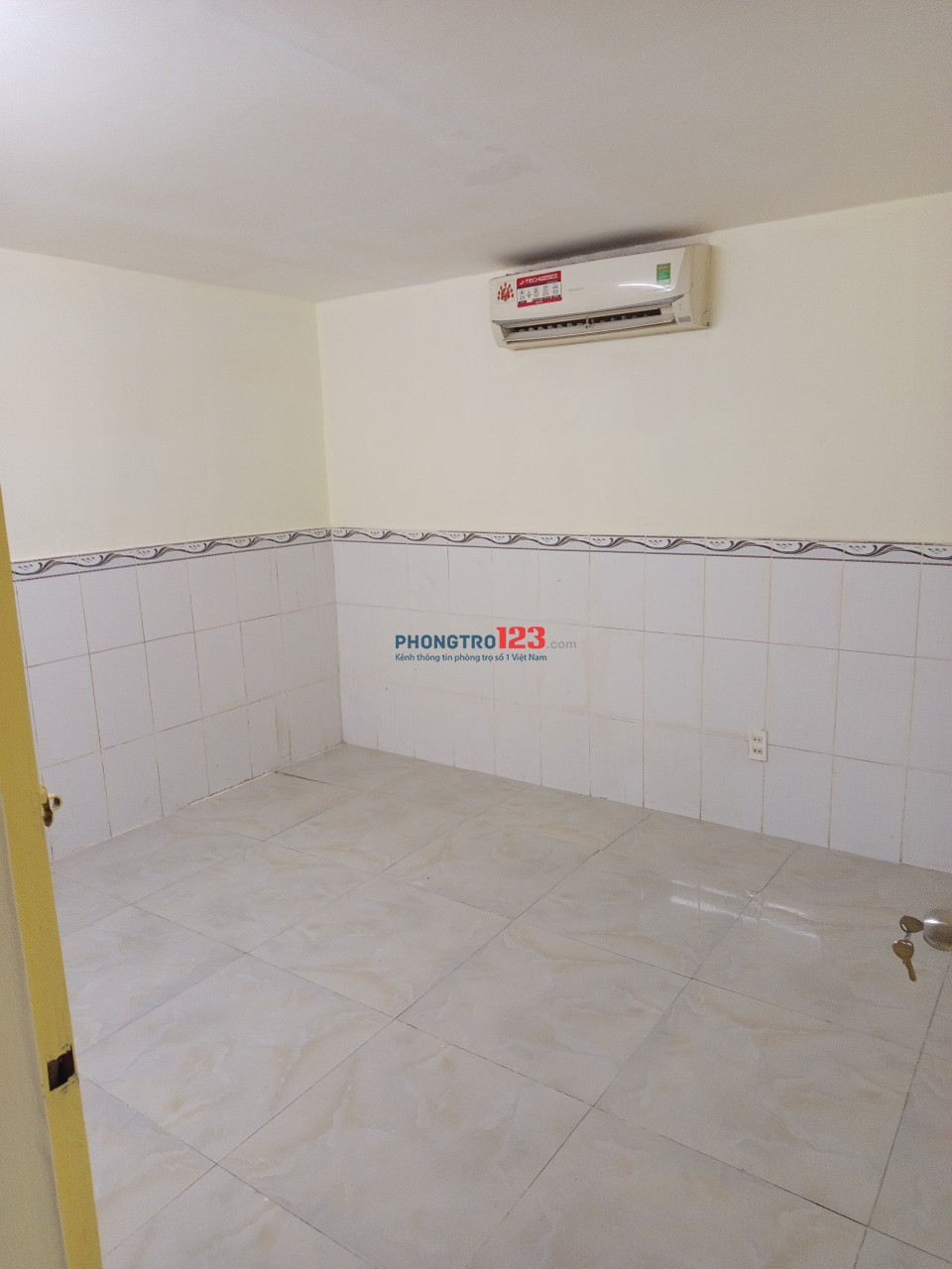 Nhà nguyên căn trong hẻm TCH36, Q.12, Dt 76m2, có gác. 2 PN + 2 máy lạnh, 2 toilet, 1 máy giặt.