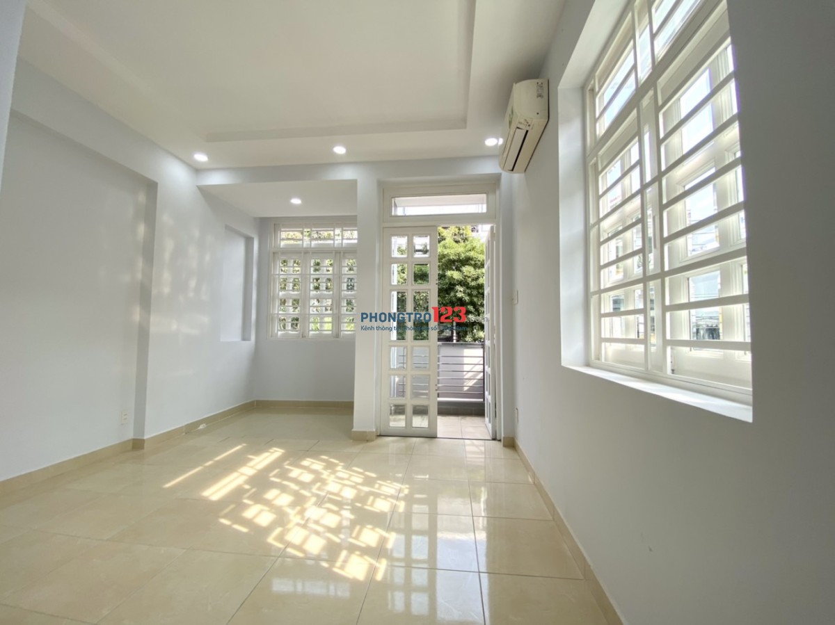 Phòng 26m2 BAN CÔNG RIÊNG GẦN DH VĂN HIẾN - CÔNG THƯƠNG