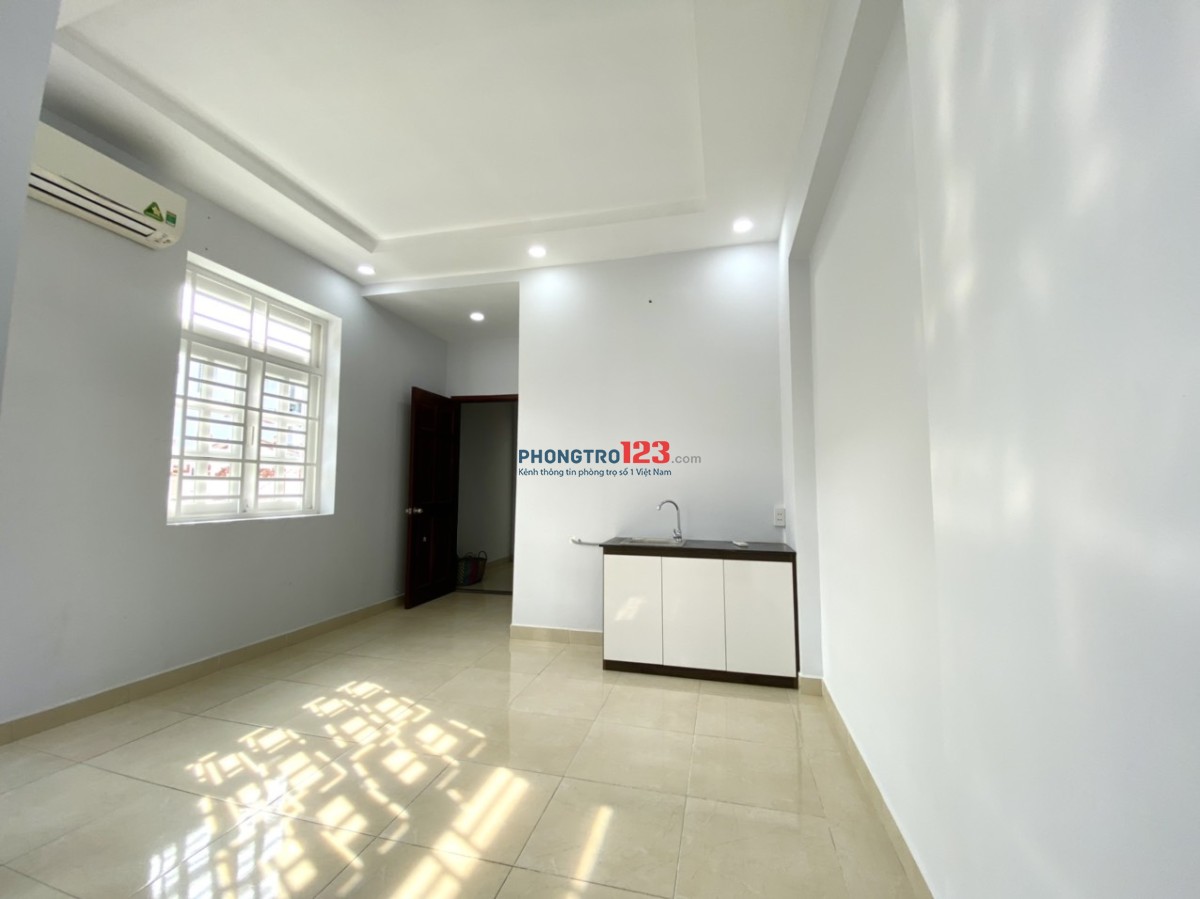 Phòng 26m2 BAN CÔNG RIÊNG GẦN DH VĂN HIẾN - CÔNG THƯƠNG