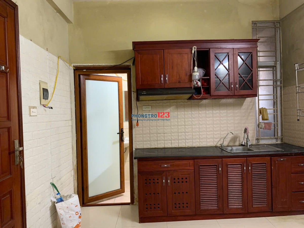 Cho thuê ccmn 35m2, tầng 3 số 21 ngõ 1008 đường Láng