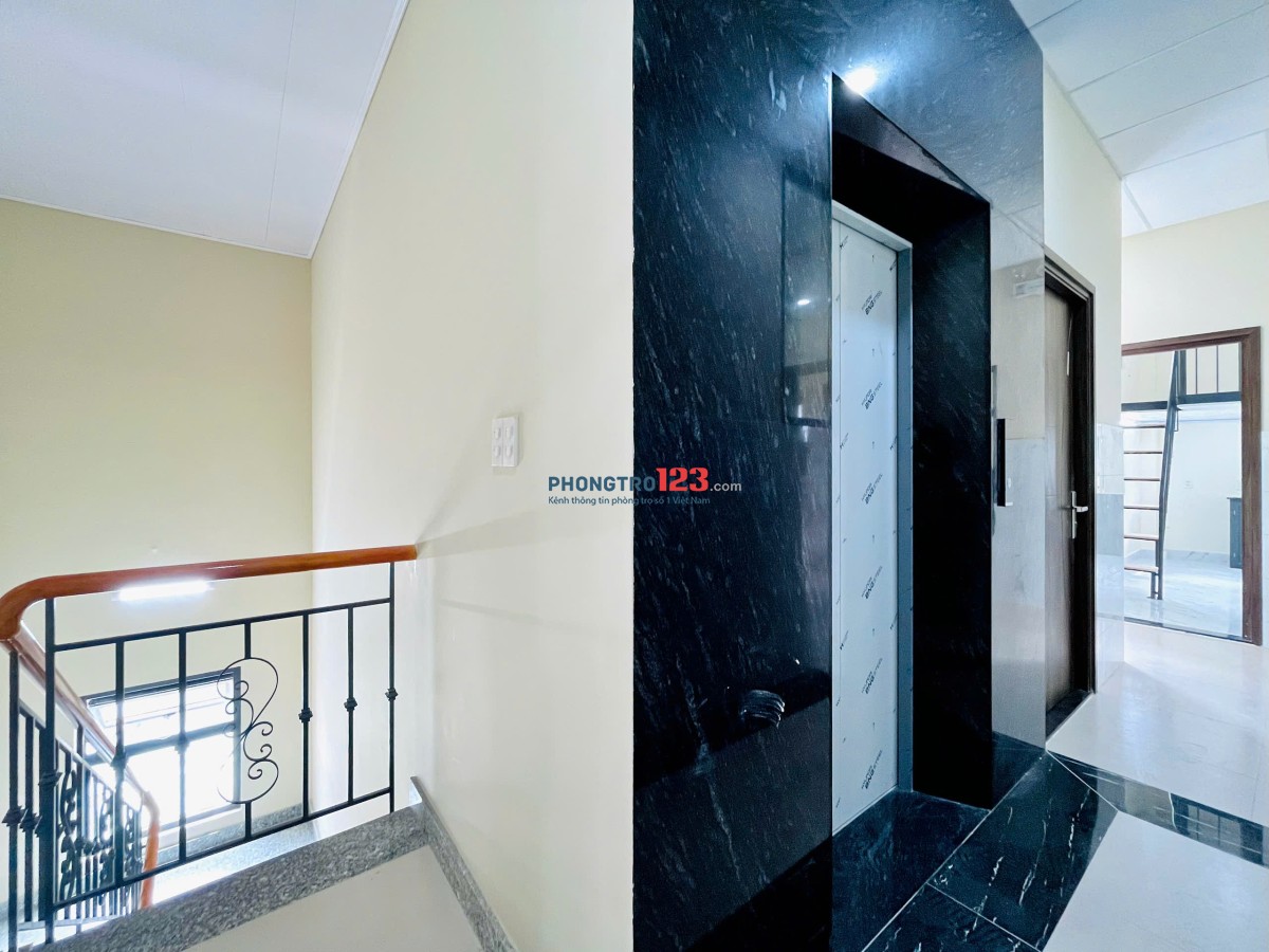 Căn Hộ có NỘI THẤT và CỬA SỔ THOÁNG mới xây có THANG MÁY trống sẵn gần VÒNG XOAY PHÚ LÂM
