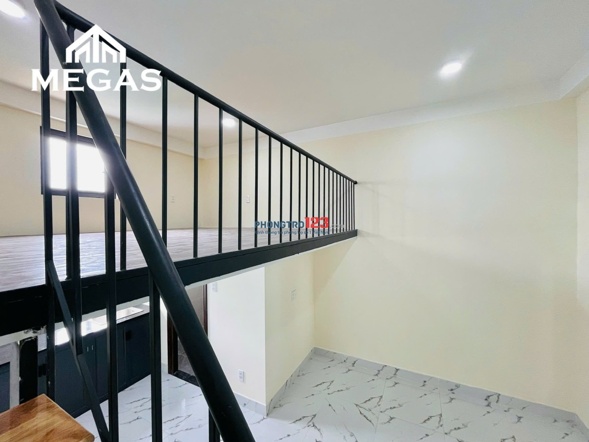Căn Hộ có NỘI THẤT và CỬA SỔ THOÁNG mới xây có THANG MÁY trống sẵn gần VÒNG XOAY PHÚ LÂM