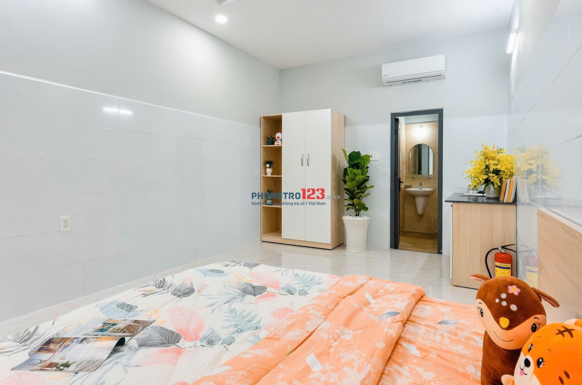 TRỐNG SẴN CĂN HỘ STUDIO CỬA SỔ LỚN - Full Nội Thất - Thang Máy - DƯỚI 6TR - GẦN Học Viện Cán Bộ, FTU