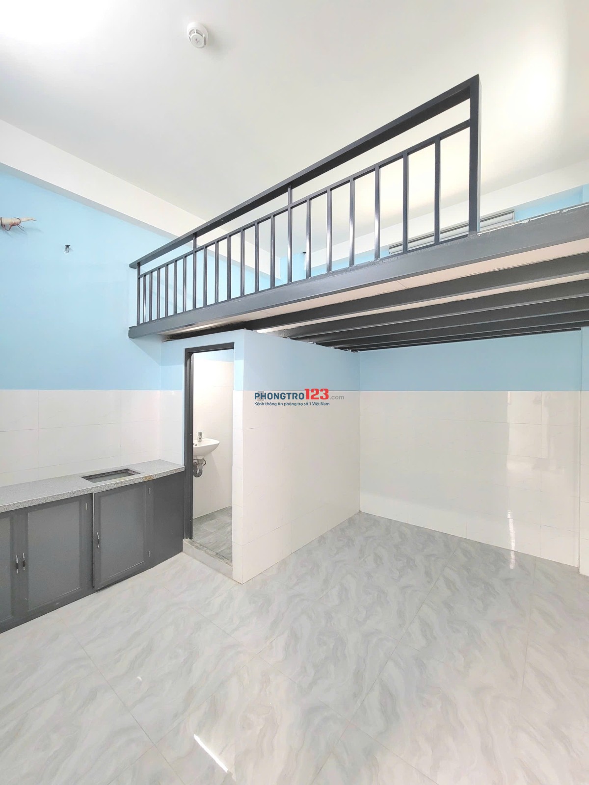Cho thuê phòng có gác 20m2 nội thất cơ bản, cửa sổ thoáng ngay Hiệp Bình Chánh, gần đại học Luật HCM