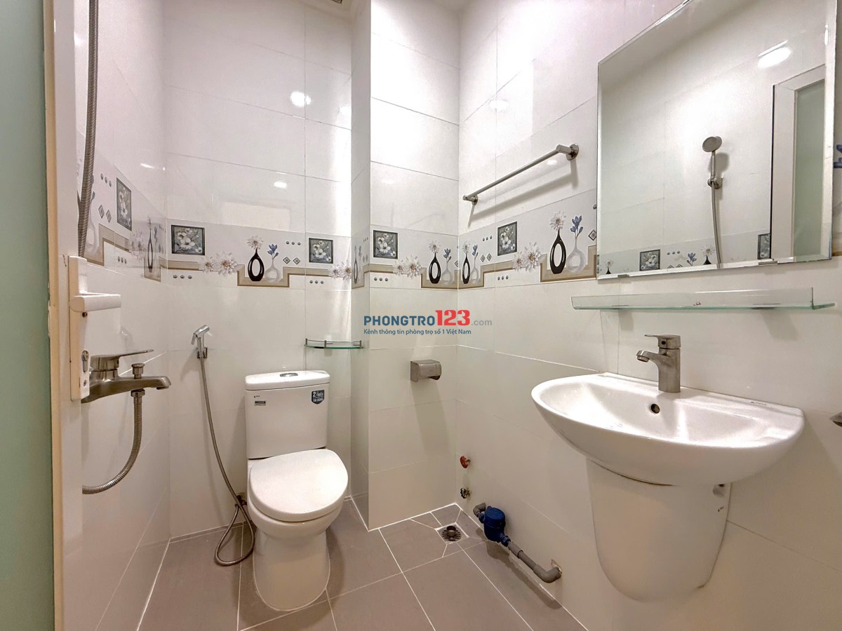 CĂN HỘ DỊCH VỤ, ĐẦY ĐỦ TIỆN NGHI. HẺM OTO. BAN CÔNG LỚN