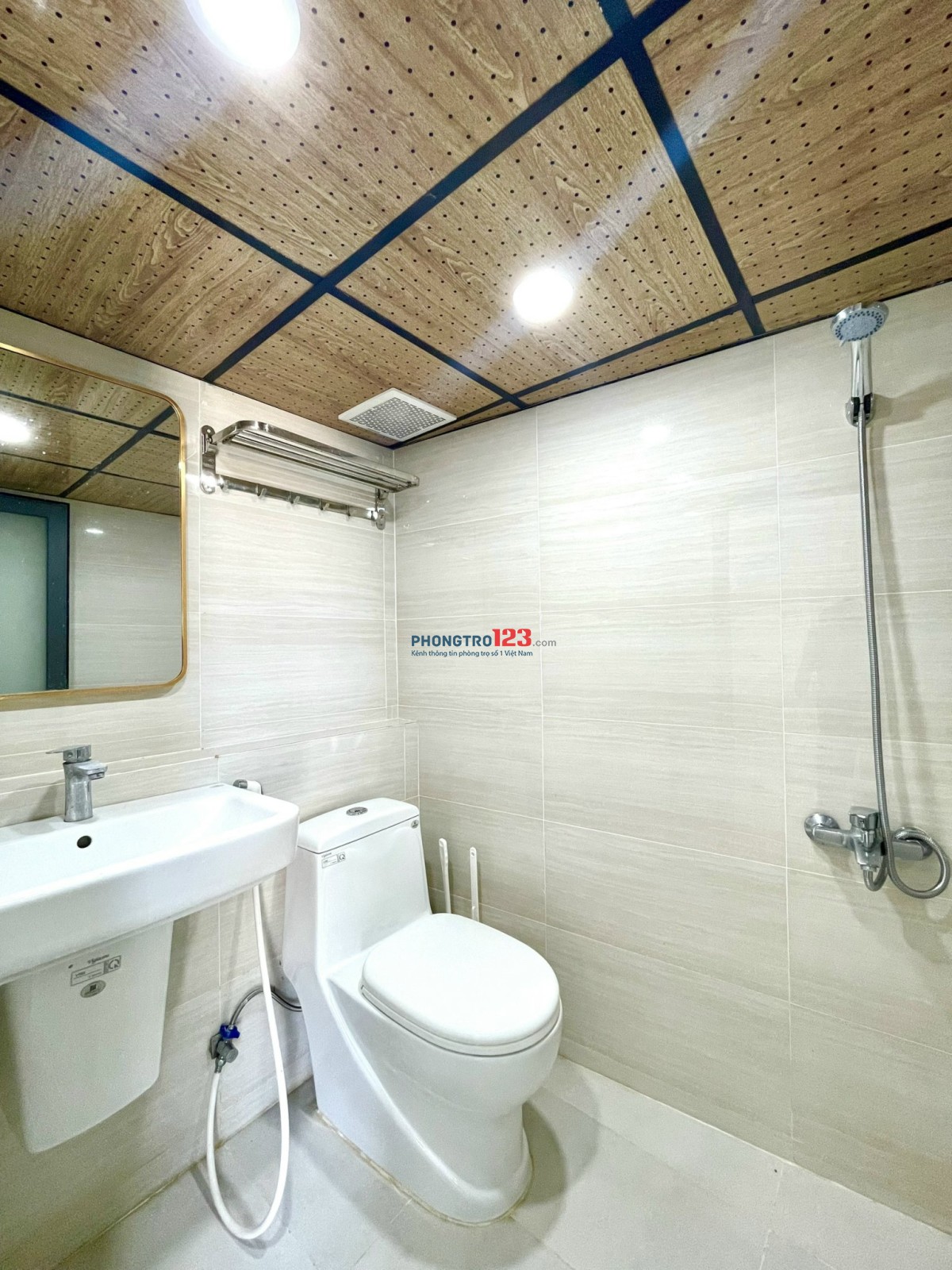 PHÒNG BAN CÔNG MỚI XÂY ĐẦY ĐỦ NỘI THẤT NGAY CHỢ BÙI MINH TRỰC, QUỐC LỘ 50