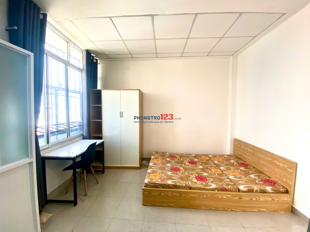 Mình cần pass phòng ạ. Hợp đồng kết thúc 11/2025, nếu ở lâu dài có thể gia hạn lại ạ.