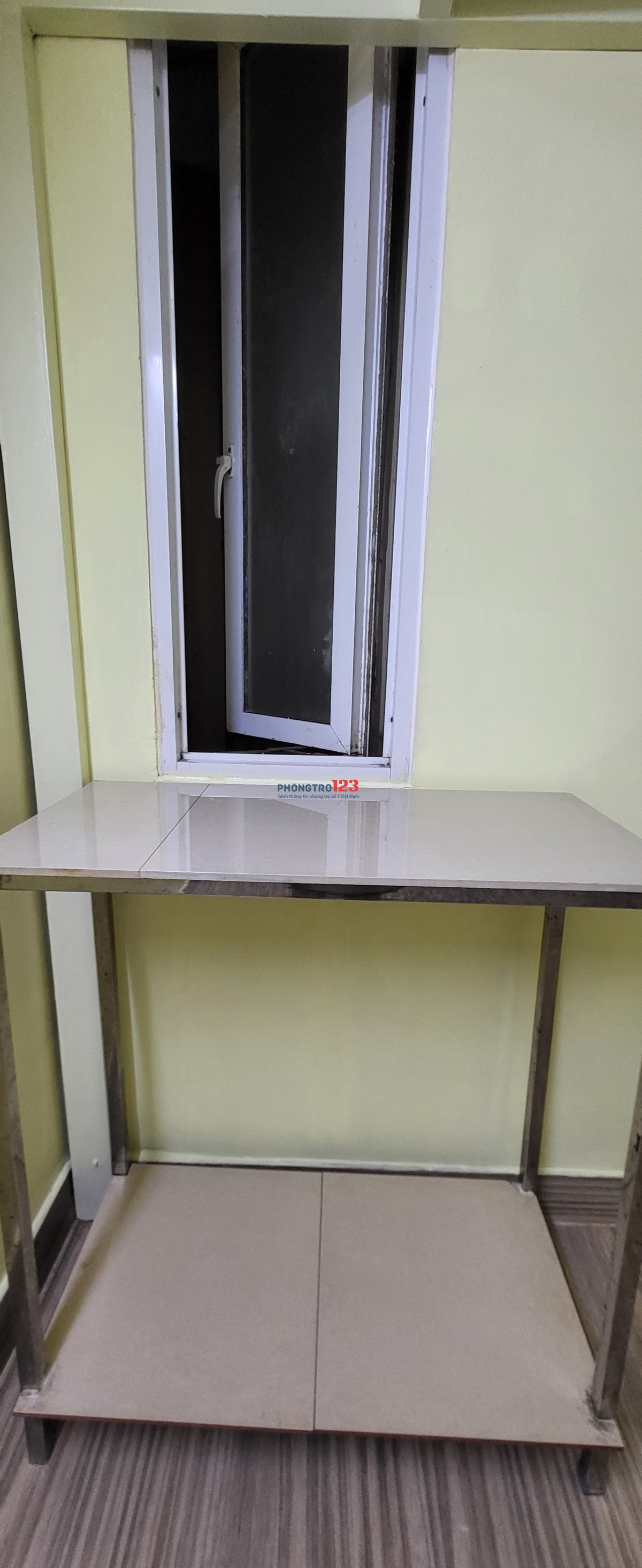 Phòng lầu 2, máy lạnh, tủ lạnh, lò nướng/vi sóng, gác, nệm, cửa sổ, Lê Lai Phường 3 Gò Vấp TPHCM