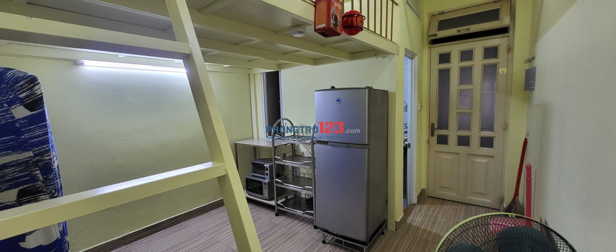 Phòng lầu 2, máy lạnh, tủ lạnh, lò nướng/vi sóng, gác, nệm, cửa sổ, Lê Lai Phường 3 Gò Vấp TPHCM