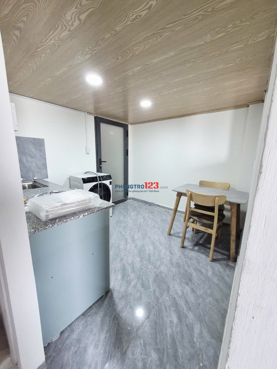 Cho thuê phòng có gác ban công máy giặt riêng ở Lê Văn Sỹ quận 3 hẻm thông với Trường Sa