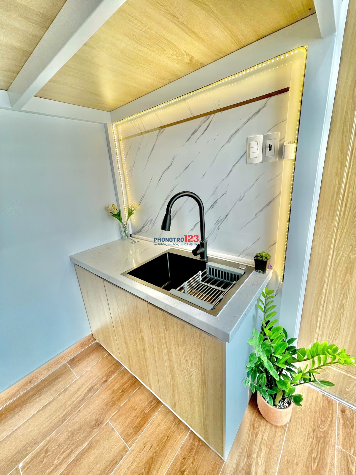 Cho thuê phòng có gác 32m2, cửa sổ lớn, Đặng Thuỳ Trâm, Bình Thạnh, ngay cổng đh Văn Lang