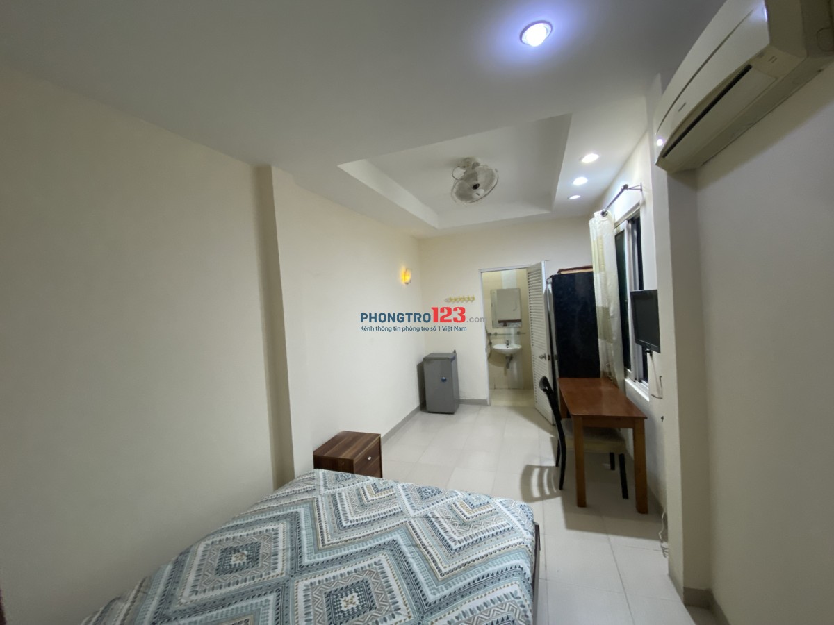 Phòng đầy đủ tiện nghi. Gần Đài truyền hình và trường Khoa Học Xã Hội & Nhân Văn 150 mét...