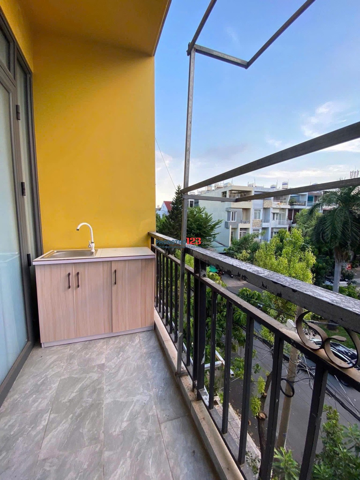 CHO THUÊ PHÒNG 34m2 CÓ CỬA SỔ VÀ BAN CÔNG LỚN Ở BÌNH THẠNH ĐỐI DIỆN ĐẠI HỌC VĂN LANG