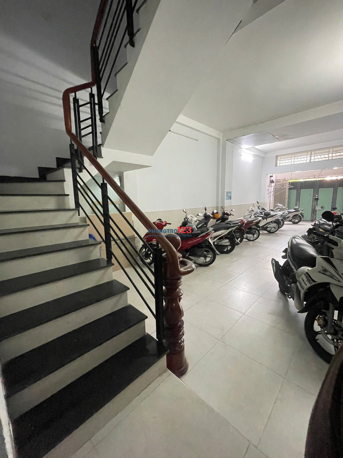 CHO THUÊ PHÒNG 34m2 CÓ CỬA SỔ VÀ BAN CÔNG LỚN Ở BÌNH THẠNH ĐỐI DIỆN ĐẠI HỌC VĂN LANG
