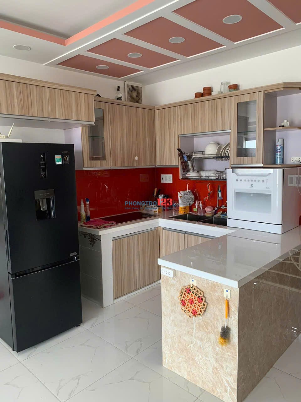 Chung cư D5, Đường D5,Bình Thạnh: 110m2, 3p ngủ, full nội thất, 14 triệu