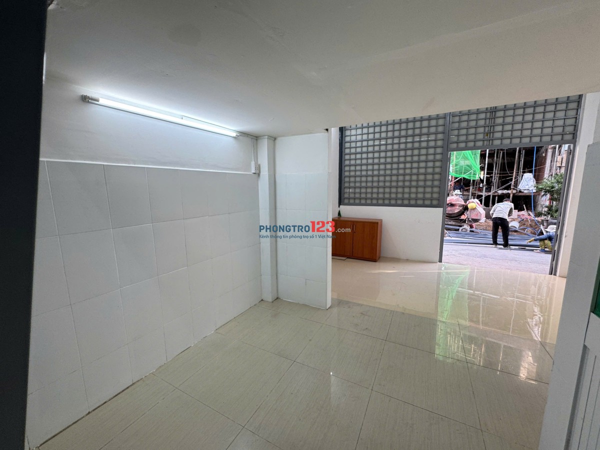 Nhà nguyên căn vừa ở vừa kinh doanh ngay dương bá trạc có gác
