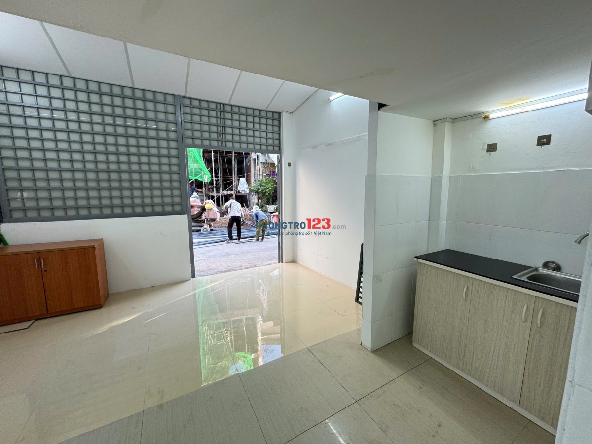 Nhà nguyên căn vừa ở vừa kinh doanh ngay dương bá trạc có gác