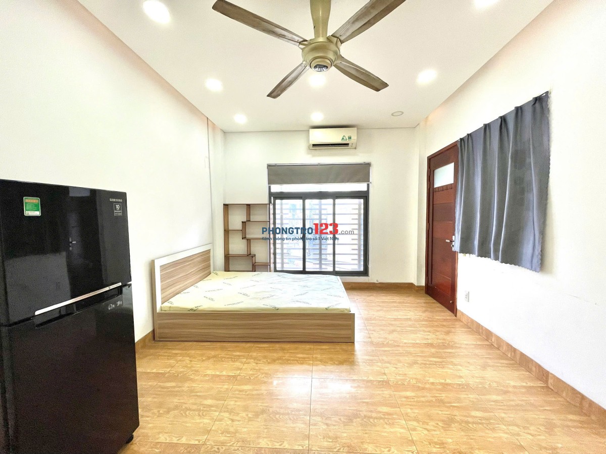 Studio cửa sổ lớn full nội thất gần sân bay Tân Sơn Nhất